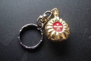 lot 129 image: Vintage Remy Martin XO Special Mini Cognac Bottle, Gold Tone Keyring