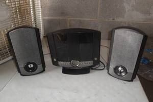 lot 132 image: GPX-Portable CD Player And 2-SPeakers