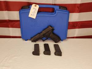 lot 30 image: Sig Sauer P226 .40CAL Double Action Pistol w 3 Magazines & Case