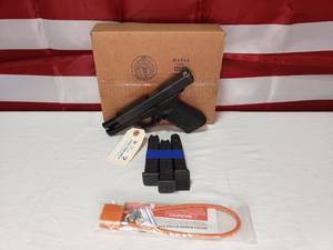 lot 34 image: Glock 17 Gen 4 9mm Pistol w 3 17 Round Magazines