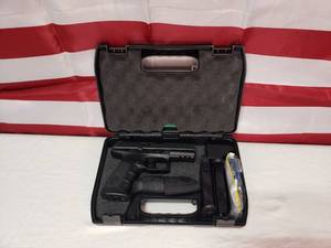 lot 35 image: NEW Beretta APX Full Size 9mm Pistol w 3 17 Round Magazines & Case