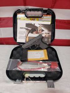 lot 47 image: Glock 42 .380 Auto Pistol w Magazine & Case