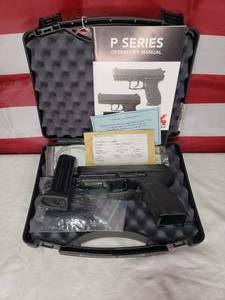 lot 54 image: Heckler & Koch HK P2000 .40 S&W w Magazine, Extra Grips & Case