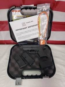 lot 62 image: Glock 43 9mm Pistol w 2 Magazines, Speed Loader & Case