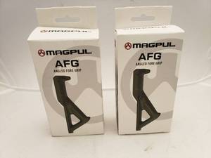 lot 560 image: MAGPUL Angled Fore Grip AFG1   OD Green - QUANTITY 2 - BID IS TIMES THE QUANTITY