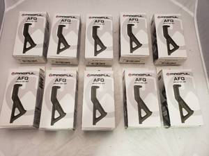 lot 564 image: MAGPUL Angled Fore Grip AFG1   OD Green - QUANTITY 10 - BID IS TIMES THE QUANTITY