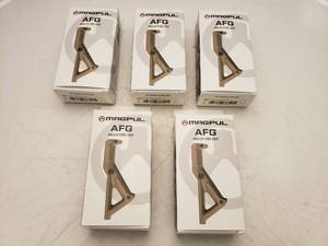 lot 571 image: MAGPUL Angled Fore Grip AFG1   Dark Earth - QUANTITY 5 - BID IS TIMES THE QUANTITY