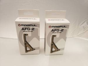lot 611 image: MAGPUL Angled Fore Grip 2 AFG2   Dark Earth - QUANTITY 2 - BID IS TIMES THE QUANTITY