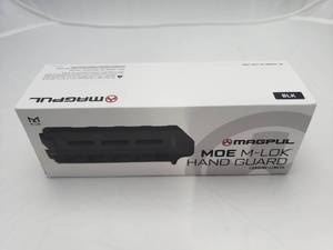 lot 677 image: MAGPUL MOE M LOK Carbine Length Handguards   Black