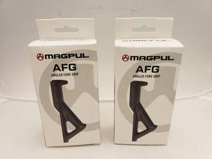 lot 555 image: MAGPUL Angled Fore Grip AFG1   Black - QUANTITY 2 - BID IS TIMES THE QUANTITY