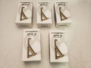 lot 614 image: MAGPUL Angled Fore Grip 2 AFG2   Dark Earth - QUANTITY 5 - BID IS TIMES THE QUANTITY