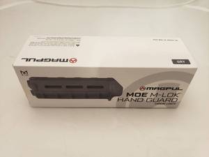 lot 670 image: MAGPUL MOE M LOK Carbine Length Handguards   Stealth Grey