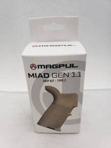 lot 1562 image: MAGPUL MIAD Gen 1.1 Grip Kit for 7.62 Receivers   Dark Earth