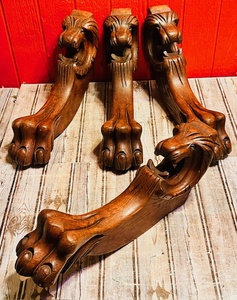lot 43 image: Rare Beautiful Hand-Carved Antique Oak Lions Paw Table FeetLegs