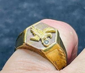 lot 9 image: 10KT Gold Eagle on .925 Sterling Silver Mens Ring WClear Stone
