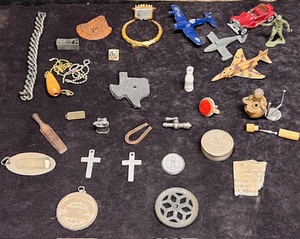 lot 65 image: Wide Assortment of Metal Detecting Treasures
