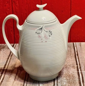 lot 88 image: Vintage Bavaria West Germany Leftmann Weiden Calypso CoffeeTea Porcelain Pot