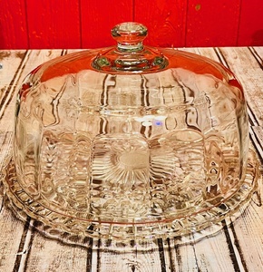 lot 92 image: Vintage MCM 1950s Clear Glass BubbleFlower Design Cake PlateStand W Domed Lid