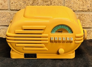 lot 118 image: Vintage Crosley Collectors Edition Radio