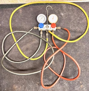 lot 114 image: Air Conditioning AC Refrigeration Charging Manifold Gauge