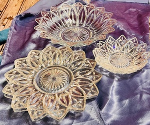 lot 173 image: Vintage Federal Glass Clear Petal Pattern 10 Serving Bowl, Two 6 Saucers, &amp Three 9-12 Plates