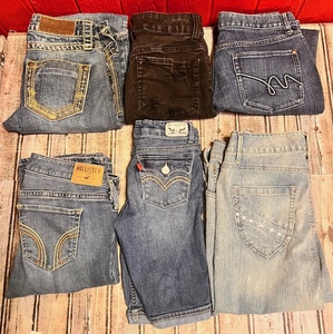 lot 199 image: Six (6) Pair of Size 4-6 Womens Jeans &amp Shorts - Including Hollister,Bandalino, Levis,&amp Cowgirl Up
