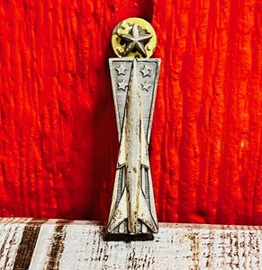 lot 98 image: Vintage Sterling Silver Air Force Vanguard Rocket Military Pin Crew G-I USAF
