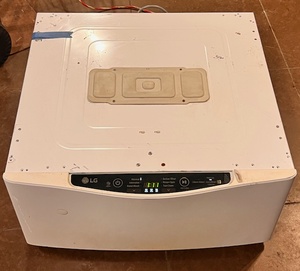lot 177 image: LG SideKick Pedestal Washer, LG TWINWash&nbsp 27 WD200CW 1.0 cu. ft.&nbsp