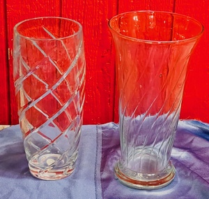 lot 182 image: 10 Teleflora 24% Lead Chrystal Vase &amp&nbsp Vintage Flared Swirl Vase
