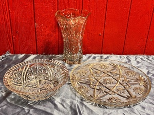 lot 184 image: Vintage Anchor Hocking Star of David Clear Prescut Glass Platter, Anchor Hocking Thousand Lines Stars &amp Bars 10.5 Bowl, &amp Anchor Hocking Early American Prescut Star of David Vase