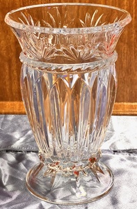 lot 193 image: Verrerie Cristallerie DArques 10 Carthage Vase  Hurricane Candle Holder