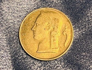 lot 202 image: 1974 BELGIUM 5 FRANC BELGIE COIN - Rare Version WRim Error