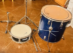 lot 219 image: Sound Percussion Series Snare Drum 12 x 4.5 in. Blue Fade &amp Blue LUDWIG Accent CS CUSTOM 16x16 Floor Tom - Plus Stands