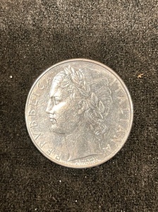 lot 258 image: 1981 Italy 100 Lire Coin