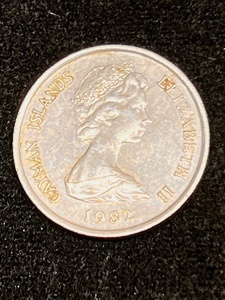 lot 260 image: Cayman Islands 1982 - 10 Cent Coin - Green Turtle surfacing