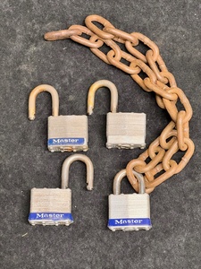 lot 268 image: Four (4) Vintage Re-Keyable CommercialIndustrial Master Lock 21s