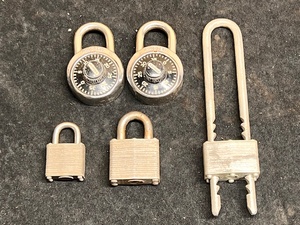 lot 269 image: Five (5) Vintage Master Lock Padlocks - Two Combinations, No. 3, No. 7 , &amp F29