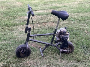 lot 287 image: MotoTec 49cc Gas Powered Mini Bike&nbsp