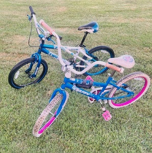 lot 289 image: Ozone 500 Boys Bike &amp Huffy Girls Bike