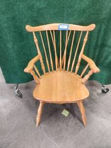 lot 229 image: Vintage maple fan back chair - thought to be Ethan Allen.