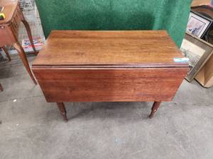 lot 145 image: Antique drop leaf kitchen table - cherry wood - turned legs