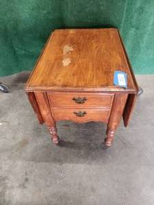 lot 103 image: Very nice end table with drop leaves and drawer - circa 1940s