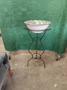 lot 130 image: Very nice water basin bowl and wrought iron stand - Handcrafted in Italy - signed