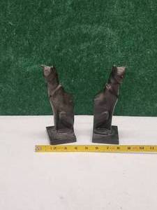 lot 15 image: Vintage cast black cat bookends - metal