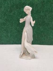 lot 23 image: Lladro girl feeding goose porcelain figurine