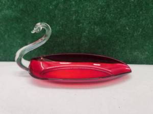 lot 24 image: Vintage Duncan and Miller Ruby Red art glass Swann