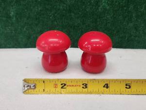 lot 26 image: Set of vintage red mushroom Salt & Pepper shakers