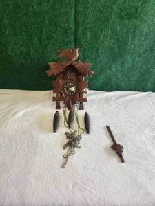lot 35 image: Vintage W. German Cuckoo clock