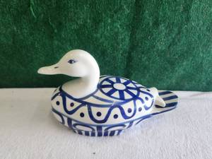 lot 37 image: Dansk International duck themed covered sih