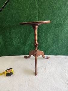lot 40 image: Vintage wood tripod round top wood table